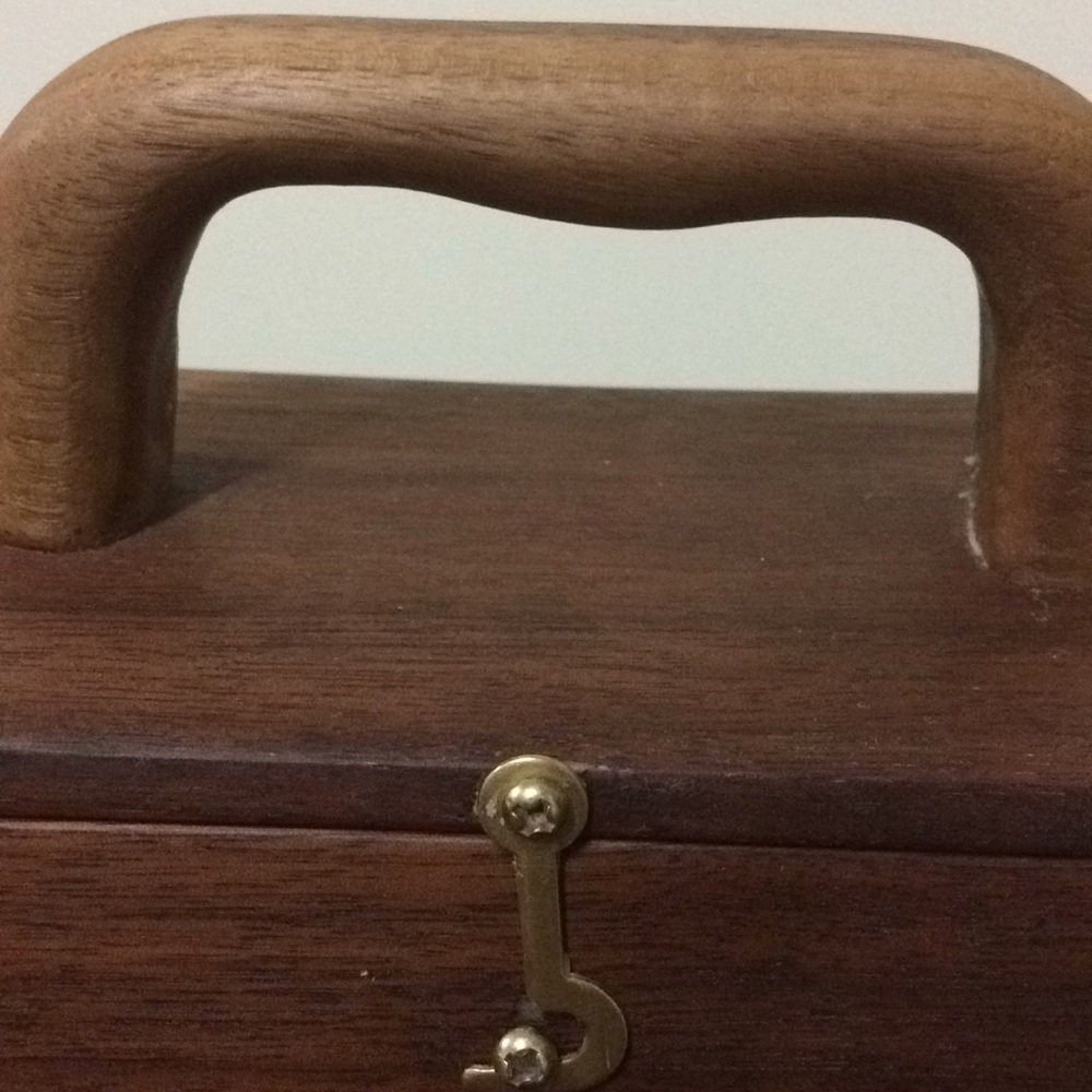 SOLD! Artisan👩‍🎨 Crafted Mid Century Wood Purses - Picture 5 of 5